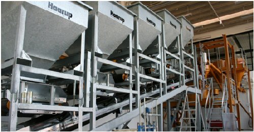 The concrete mixing station at DTI’s Concrete laboratories is a state-of-the-art small scale industrial concrete mixing station. It is equipped with a 375/250 litre counter current pan mixer manufactured by Haarup A/S.