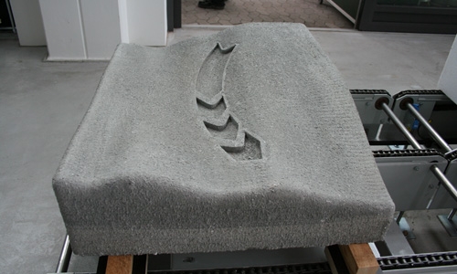 Betonelement stbt i den robotfrsede polystyrenform.
Concrete element cast in the polystyrene formwork cut by the robot cell.