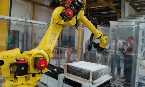 Robotten i det hjteknologiske betonvrksted p Teknologisk Institut.
The Robot at the High Tech Concrete Laboratory at DTI.