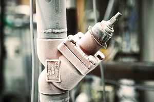 Billedet viser en frosen ventil på et af anlæggene i CO2 & NH3 Laboratoriet.