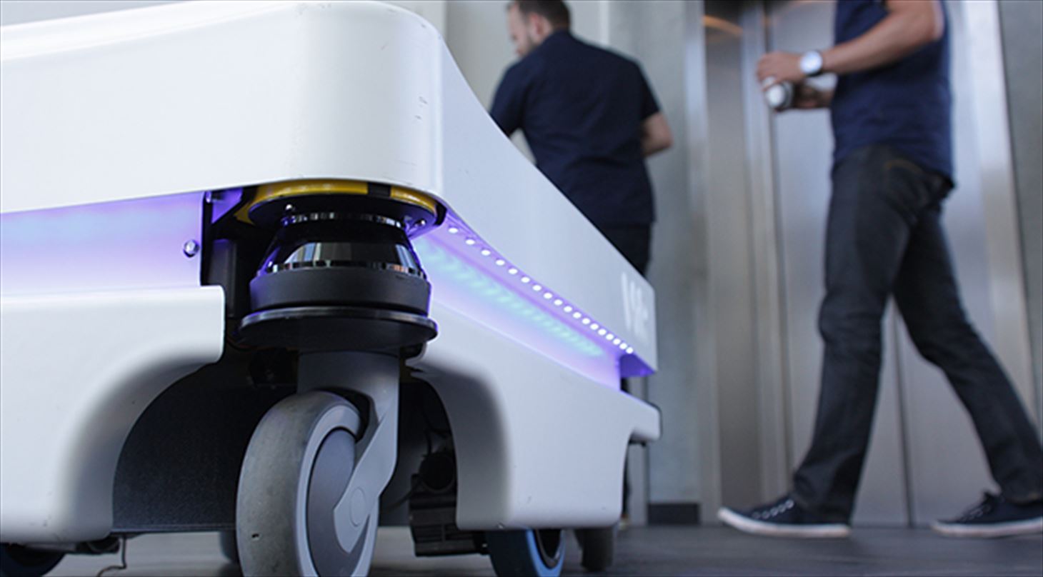 Mobil robot kører rundt på Teknologisk Institut.