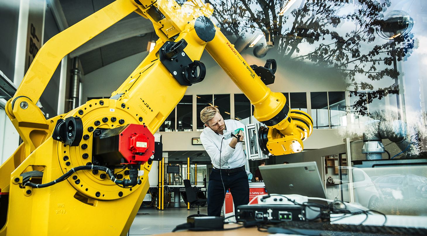 Gul robot hos Teknologisk Institut i Odense