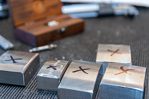 Close-up af metalklodser