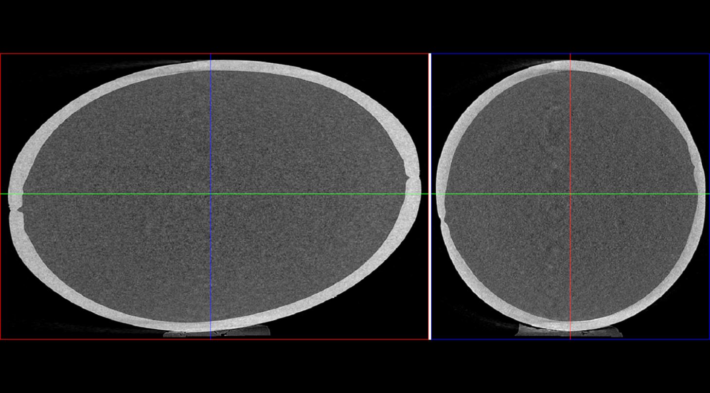 To billeder fra mikro CT scanning der viser et fiskoliepille i tværsnit