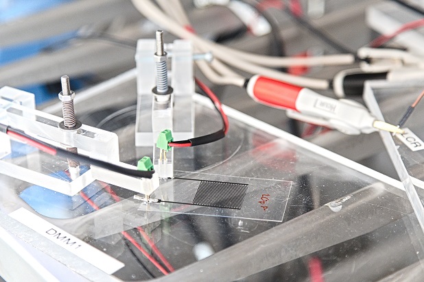 Electrical tests that are set up in a climate chamber