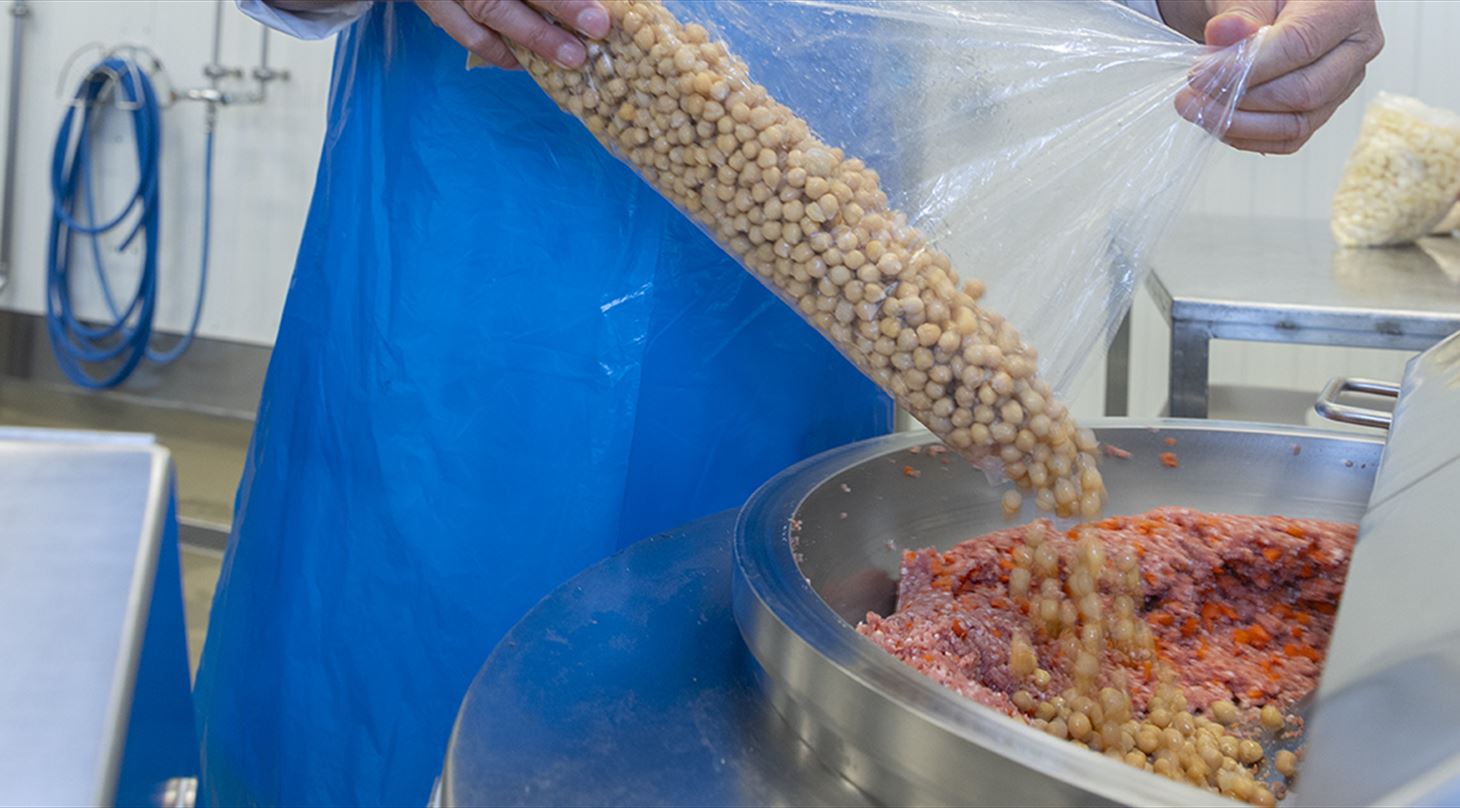 Pilot plant hvor Jens laver fars med blandingsprodukt inkl. kik�rter