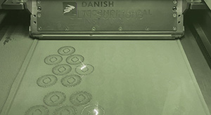 Laser rammer metalpulver i 3D-print kammer