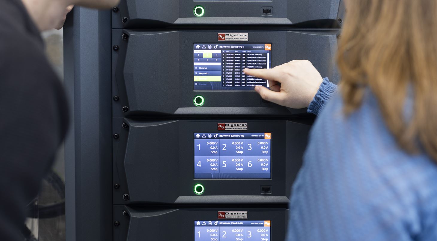 At the Danish Technological Institute, we help companies assess, design and integrate large-scale battery systems. Drawing on our technological expertise, hands-on experience, and test facilities, we support you in clarifying the potential of a battery so